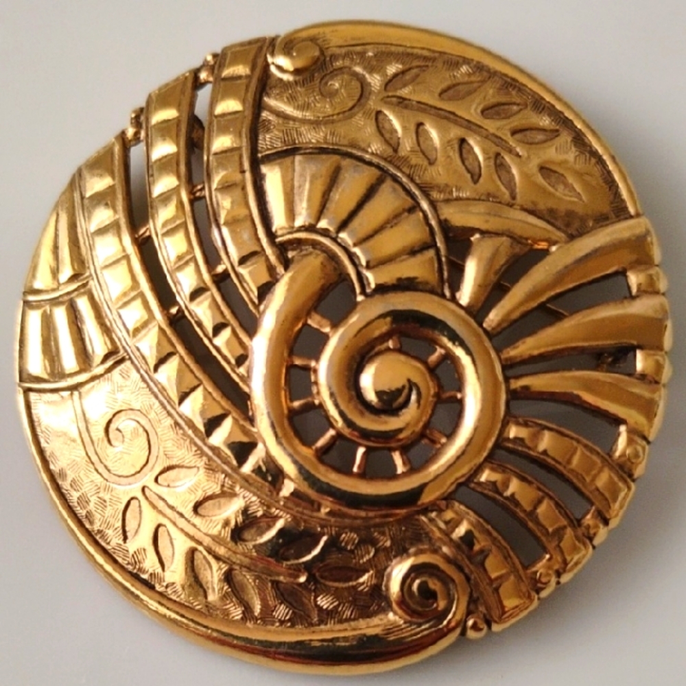 VTG Brooch with unique engineer design